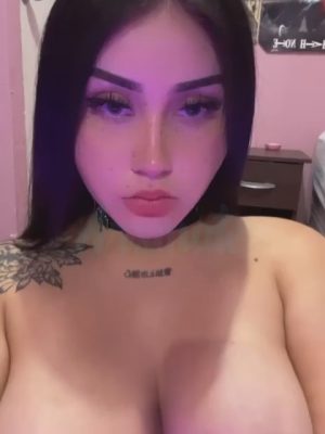 Tetona tatuada cogiendo rikolino 3