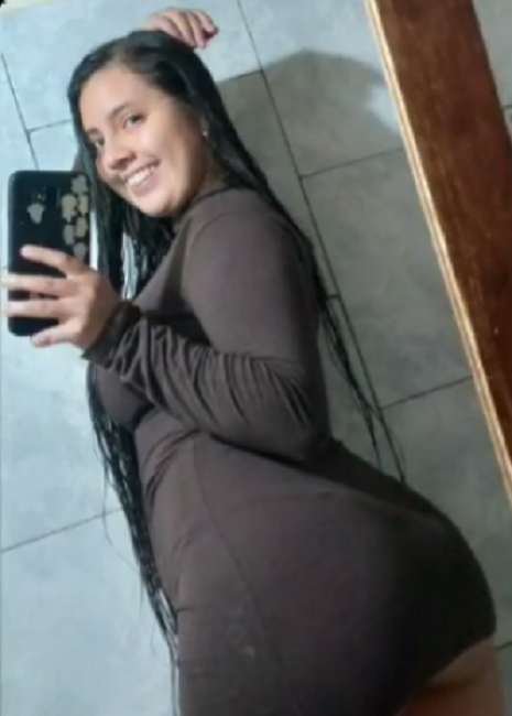 Gordita culona y sus nudes mostrando su conchita apretadita 1