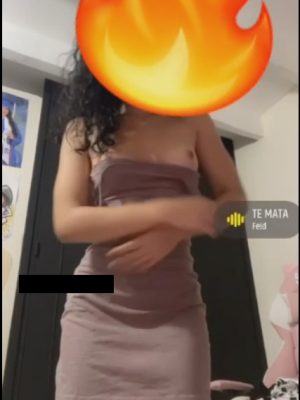 Flaquita de ricas tetis se mete dildo duro por la conchita 10