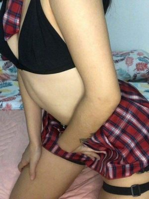 Colegiala XXX se graba gozando con su vibrador 6