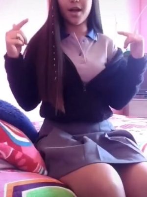 Me cogi a colegiala de tiktok por el culito 2