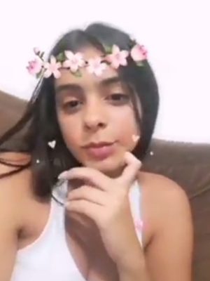 Jovencita mostrando la conchita apretadita 8