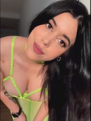 Colombiana tetona nos muestra su conchita apretadita 3