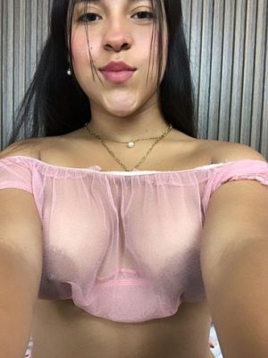 Tetona carita de traviesa es cogida en cuatro 2