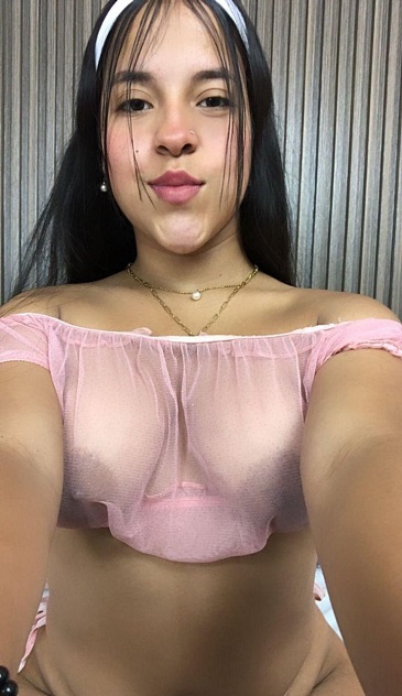 Tetona carita de traviesa es cogida en cuatro 1