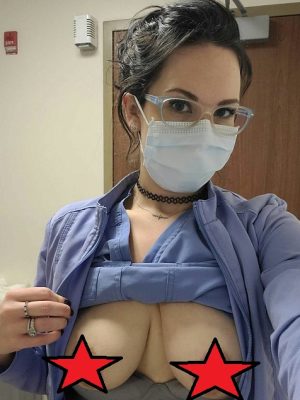 Enfermera tetona manda nudes y termina cogida por atras 9