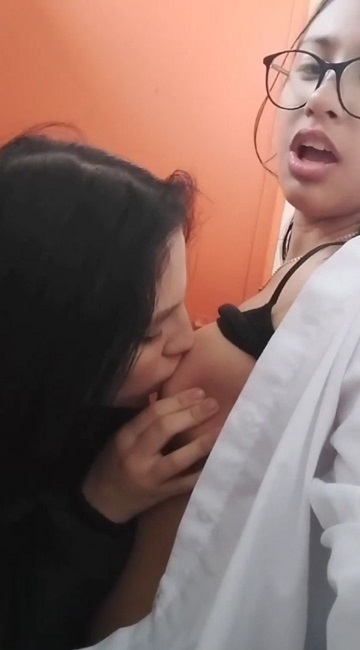 Putitas lesbianas haciendo travesuras 1