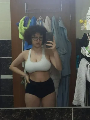 Mariana mostrando sus deliciosas tetas 10