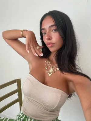 Flaquita tetona de la facu manda nudes 15