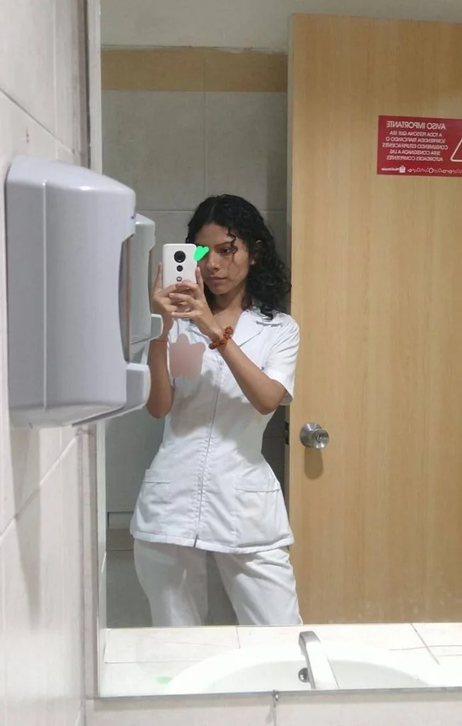 Estudiante de odontología se filtran sus nudes 1