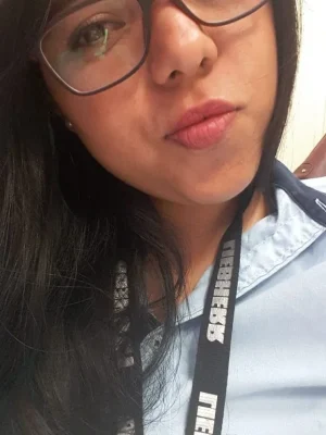Amiga tetona del trabajo me manda nudes 8