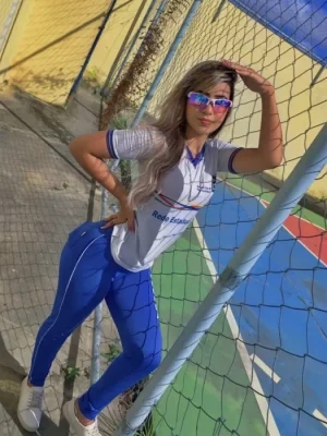 Sexy anfitriona 3