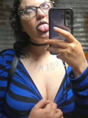 Gordibuena Miranda enseñando las tetas 5
