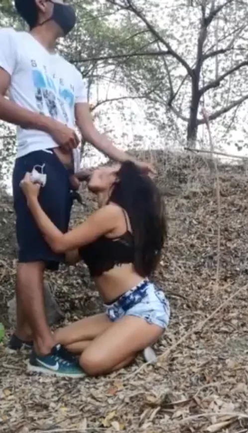 Cogiendo a putita en el monte 1