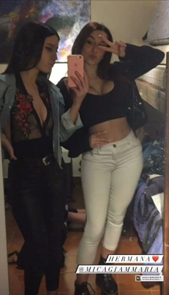 Candela tetona chupando verga 1