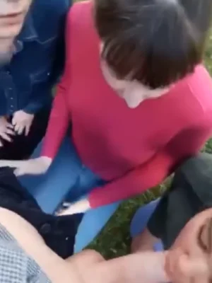 Pendejas de la facultad me chupan la verga 20