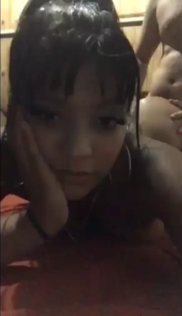 Pendeja argentina entrega el culito por plata 1