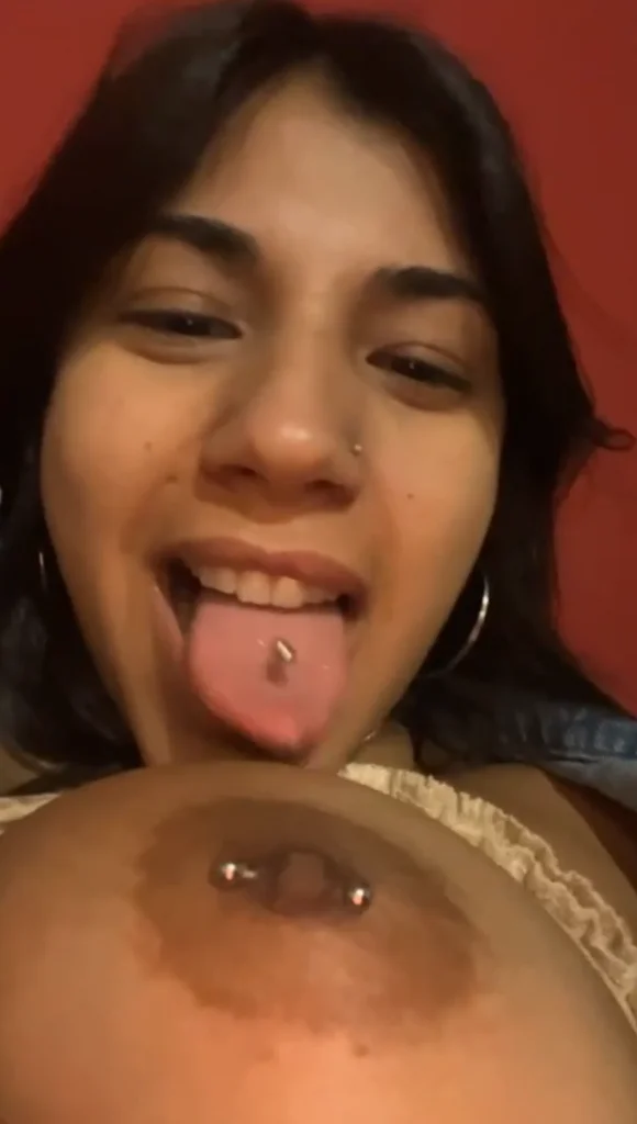 Pendeja trola tetona 1