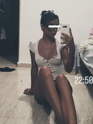 Pendejita de 18 años tocándose 10