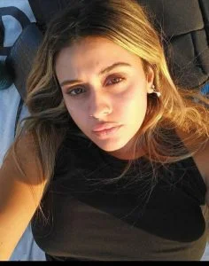 Maia pendeja trolita tocándose en videos 20