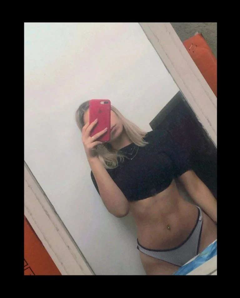 Kiara cogiendo como puta 1