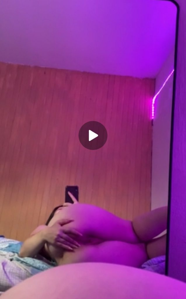 Pendeja culona masturbándose en motel 1