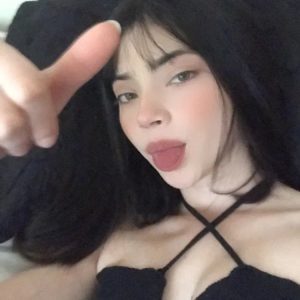 Morra blanquita masturbándose 18