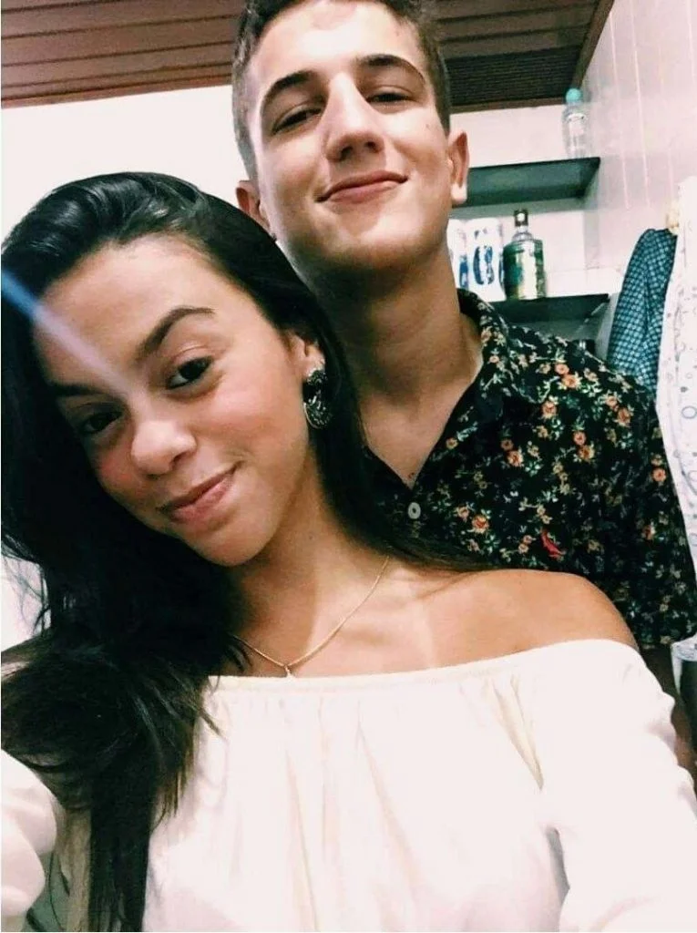 Prima putita mamando polla 1