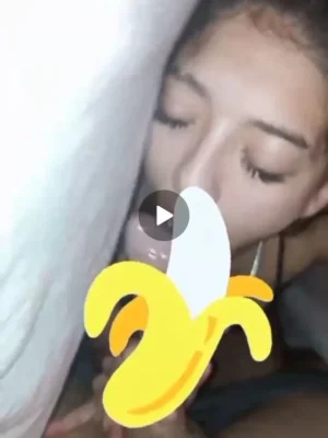 Putita argentina comiendo verga 11